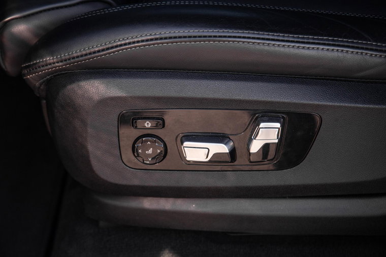 Vehicle Image 32