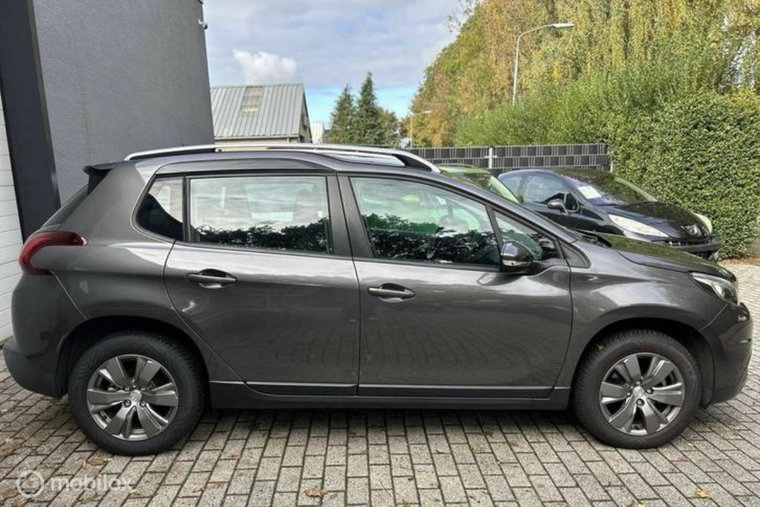 Vehicle Image 6