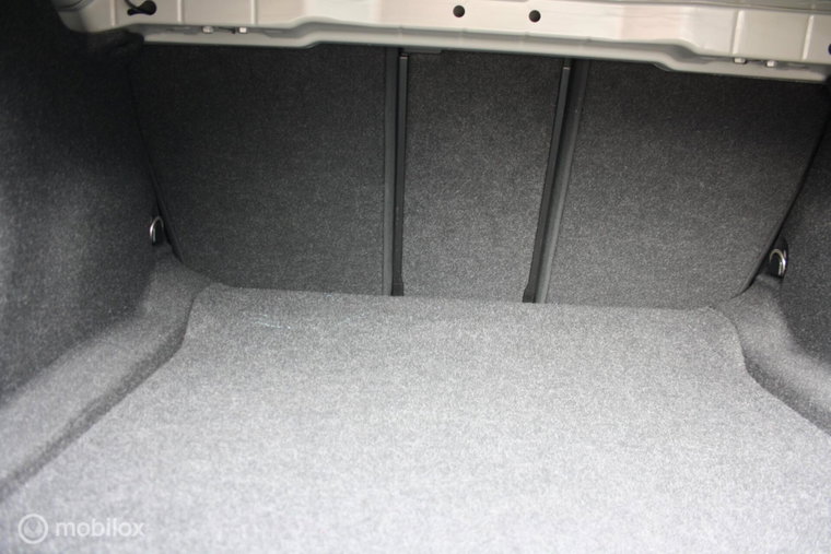 Vehicle Image 33