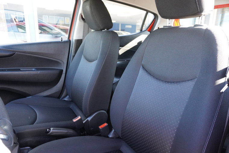 Vehicle Image 12