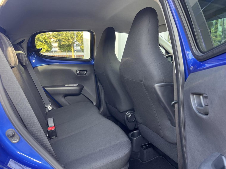 Vehicle Image 23