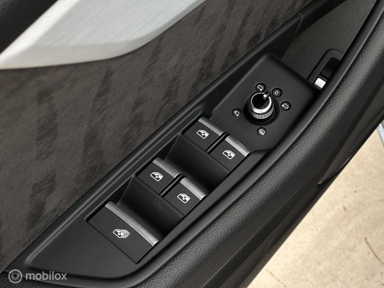 Vehicle Image 52