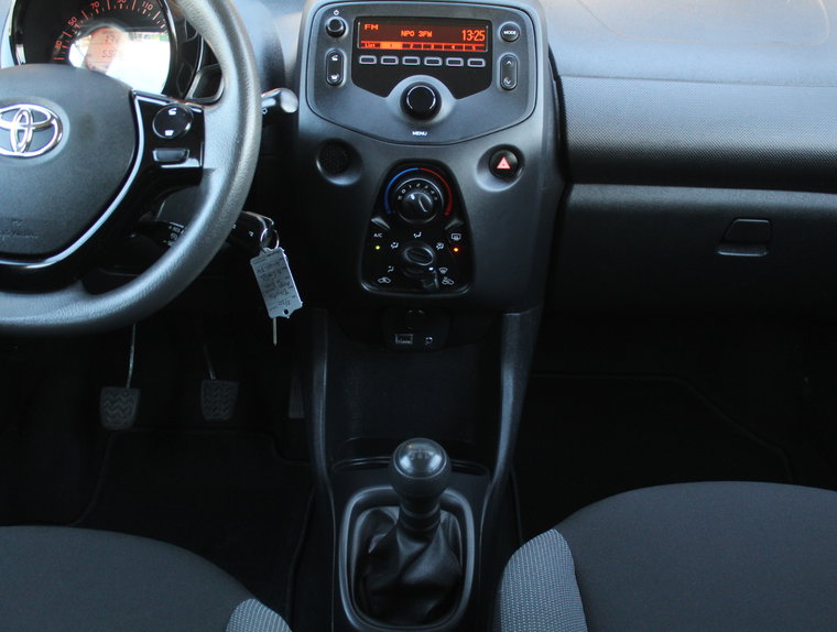 Vehicle Image 32