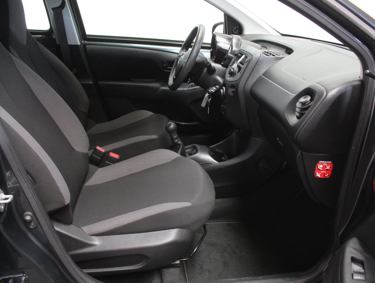 Vehicle Image 38