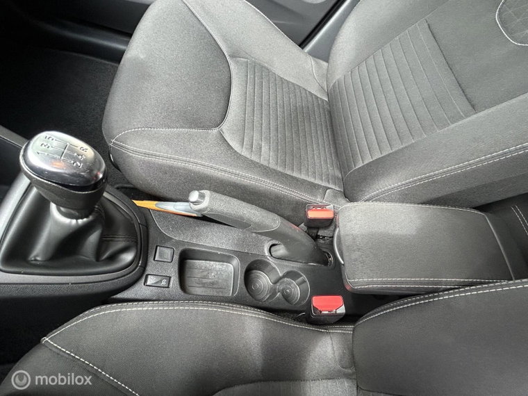 Vehicle Image 32