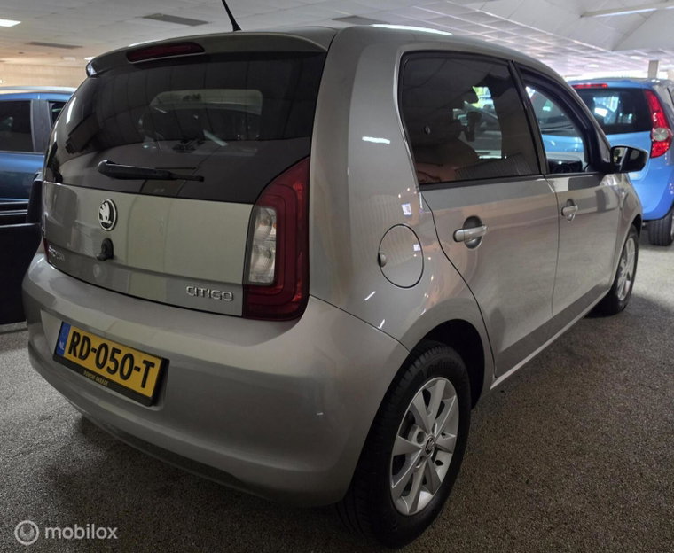 Vehicle Image 5