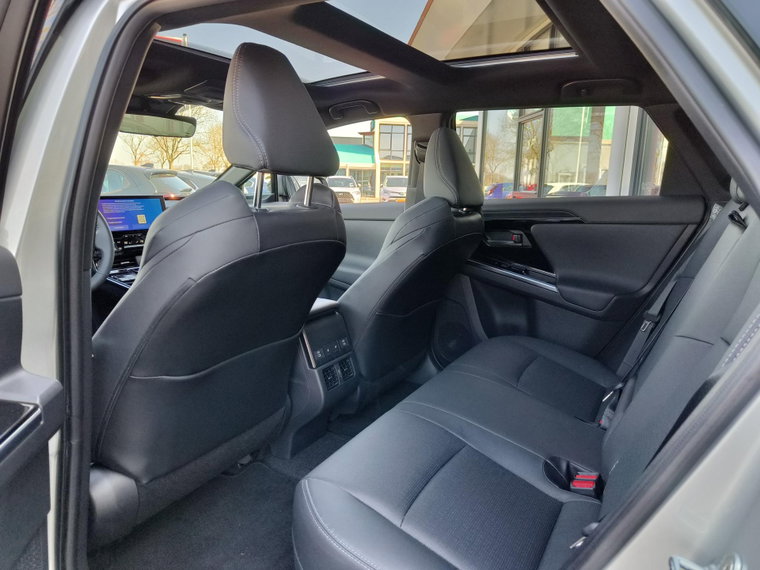 Vehicle Image 12