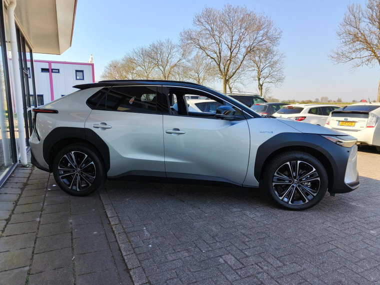 Vehicle Image 10