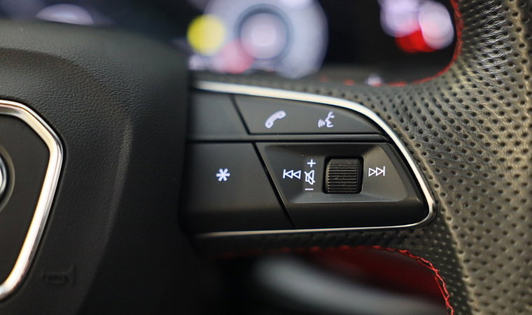 Vehicle Image 25