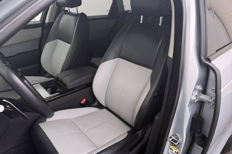 Vehicle Image 9