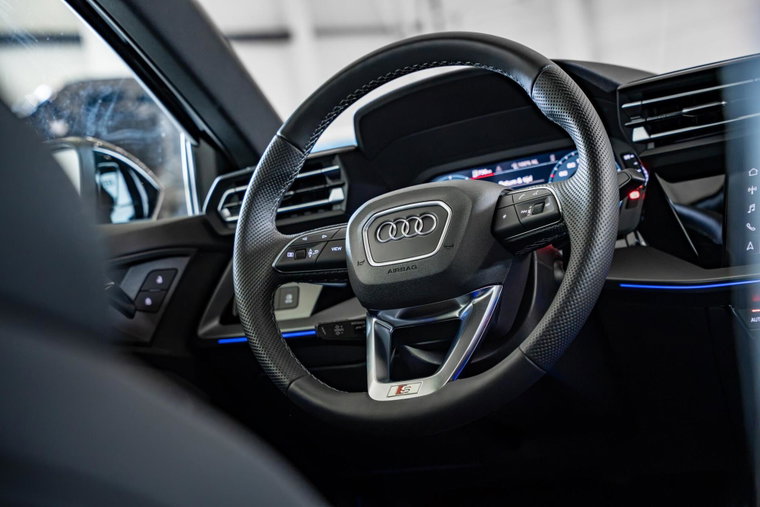 Vehicle Image 13