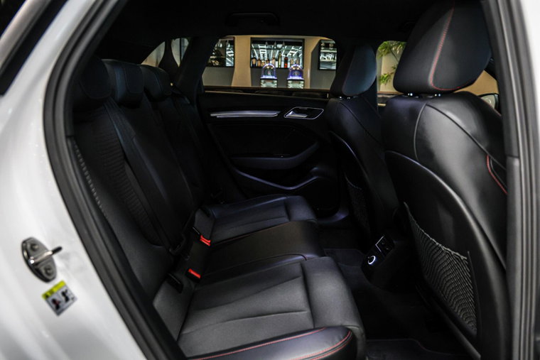 Vehicle Image 21
