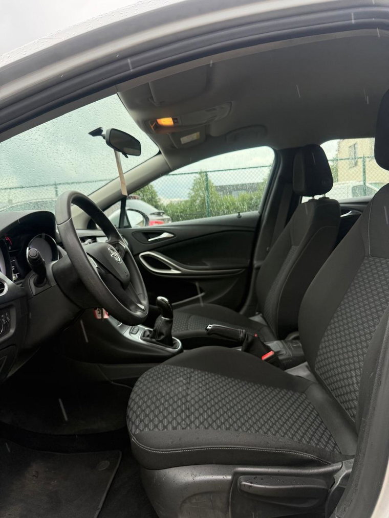 Vehicle Image 25