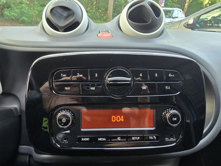 Vehicle Image 24