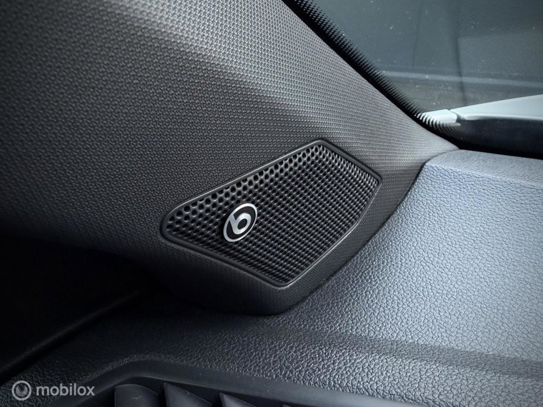 Vehicle Image 42