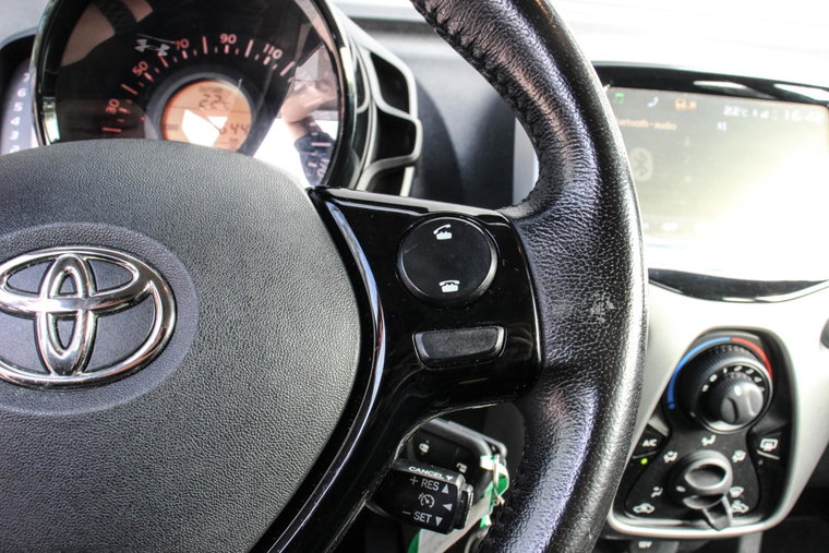 Vehicle Image 13