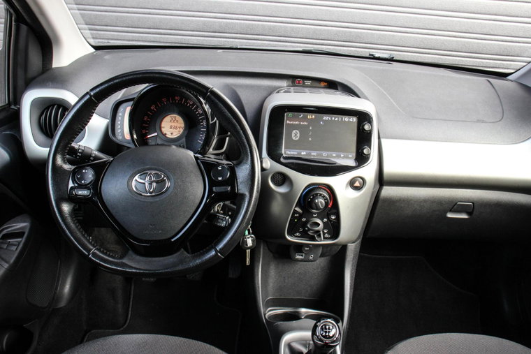 Vehicle Image 9