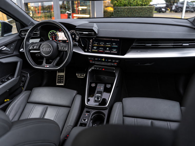 Vehicle Image 21
