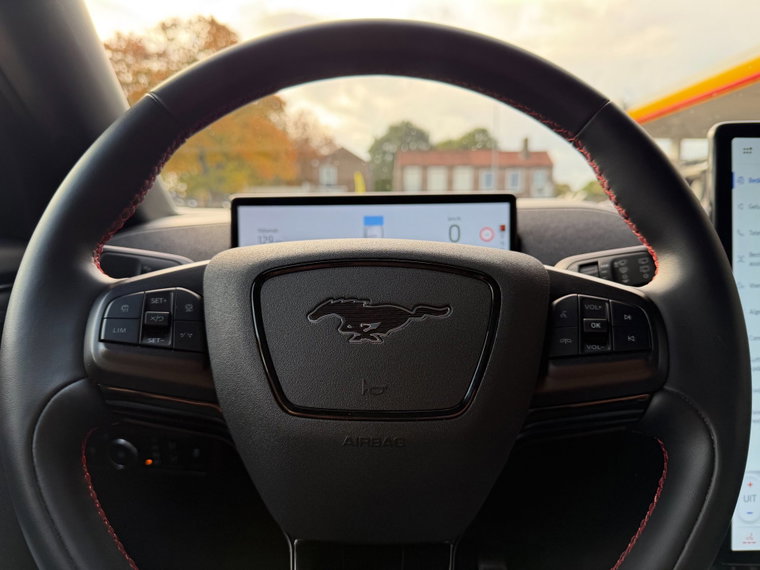 Vehicle Image 26