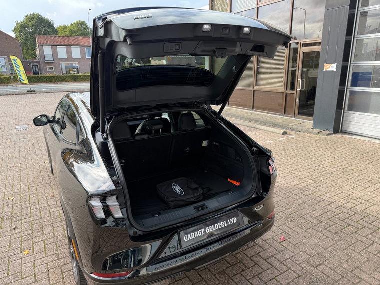 Vehicle Image 33
