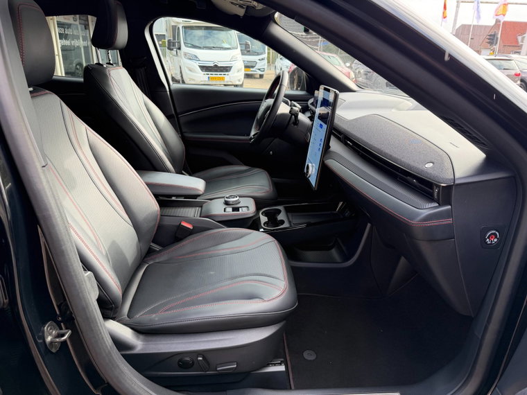 Vehicle Image 37