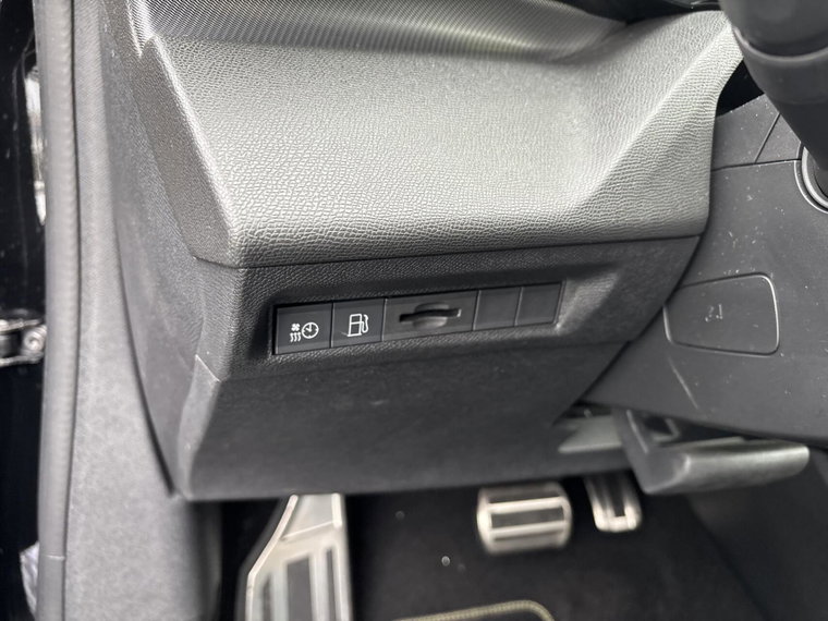 Vehicle Image 28