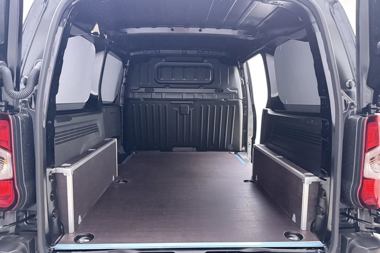 Vehicle Image 12
