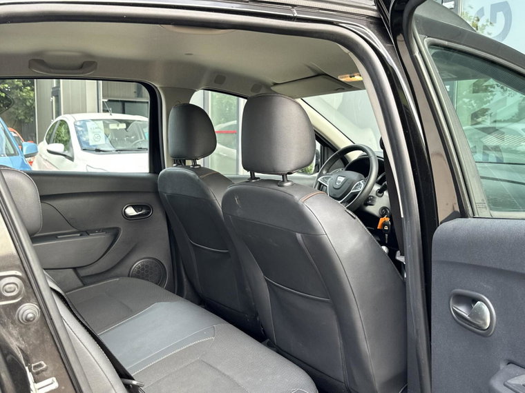 Vehicle Image 21