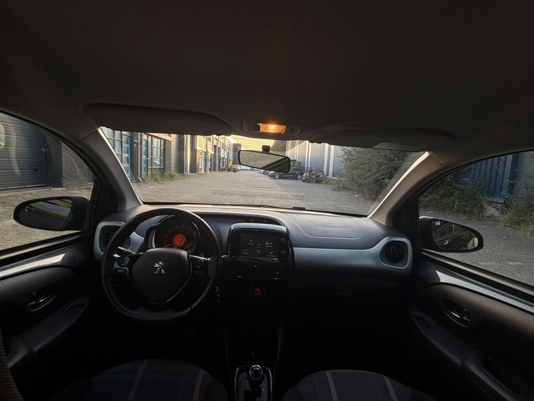 Vehicle Image 12