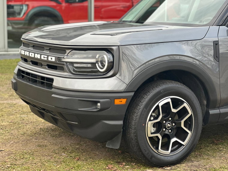 Vehicle Image 32