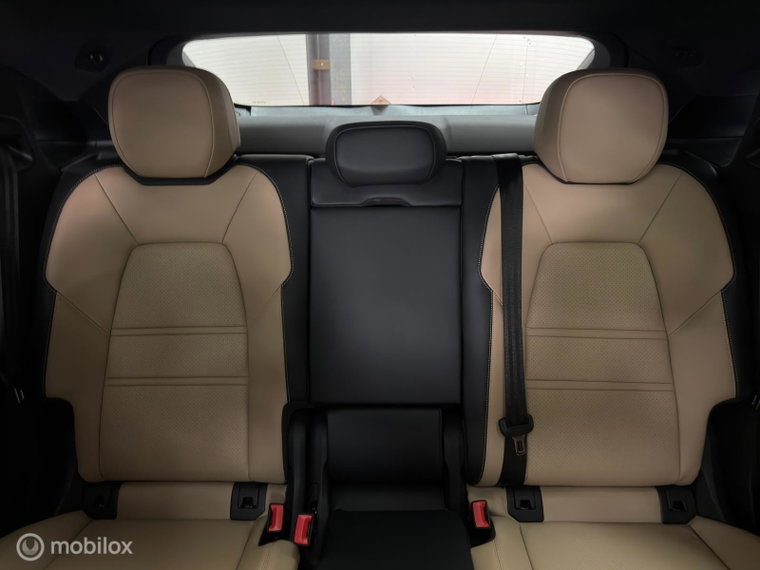 Vehicle Image 36