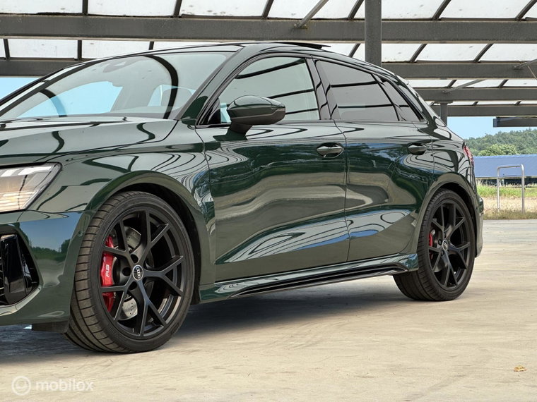 Vehicle Image 32