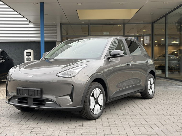Vehicle Image 6