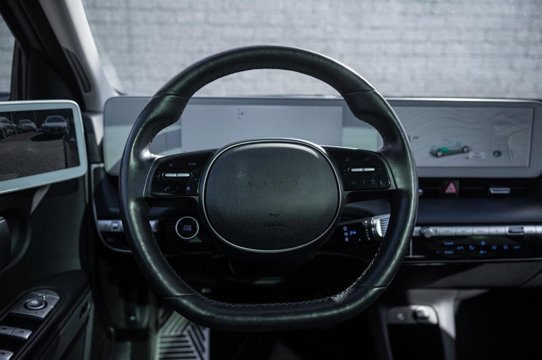 Vehicle Image 14