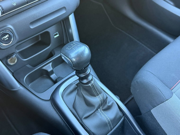 Vehicle Image 17