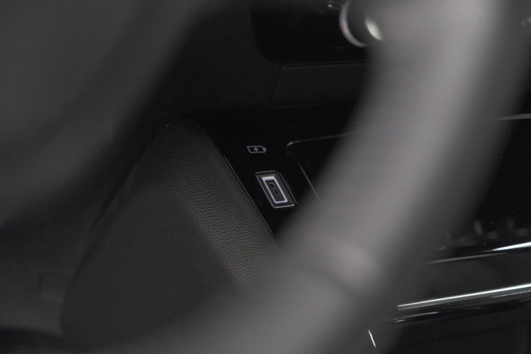 Vehicle Image 32