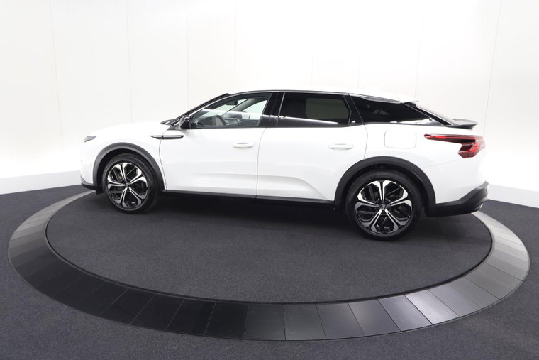 Vehicle Image 32