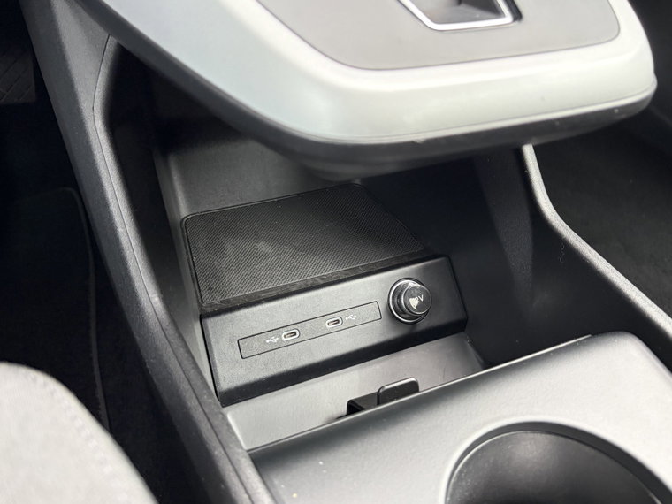 Vehicle Image 35