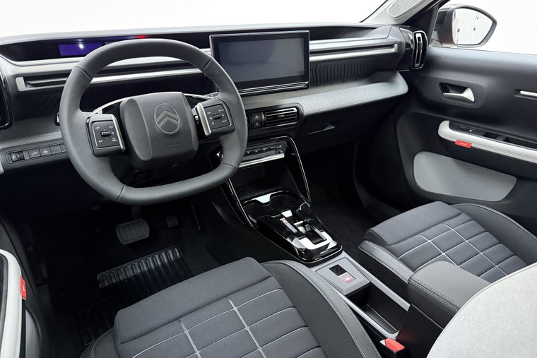 Vehicle Image 16