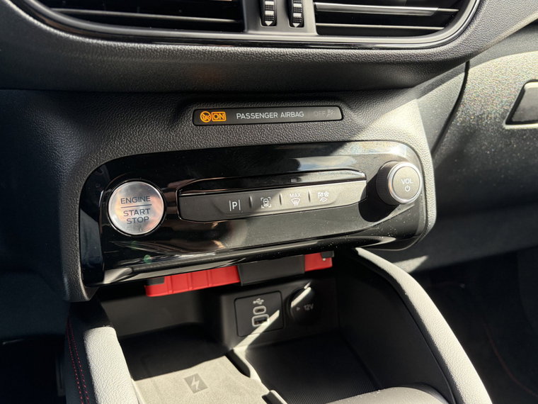 Vehicle Image 32