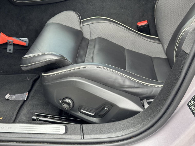 Vehicle Image 28