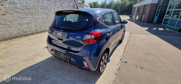 Vehicle Image 12