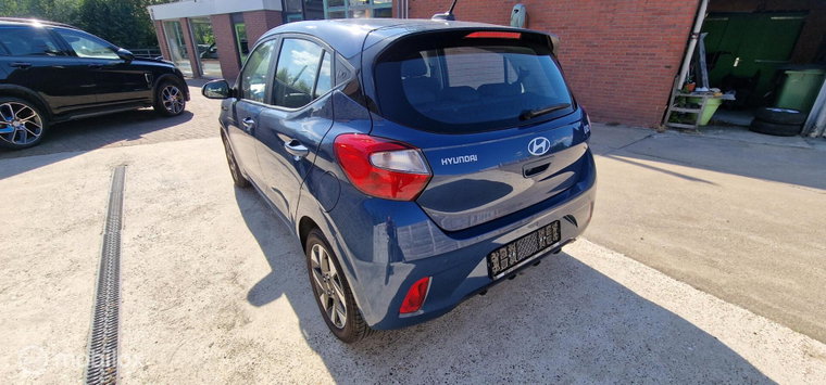 Vehicle Image 10