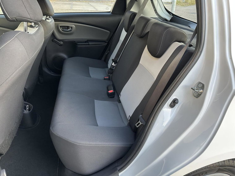 Vehicle Image 16