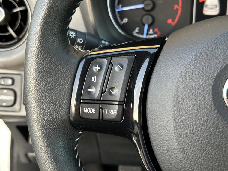 Vehicle Image 25