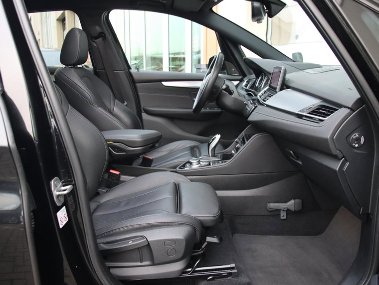 Vehicle Image 35