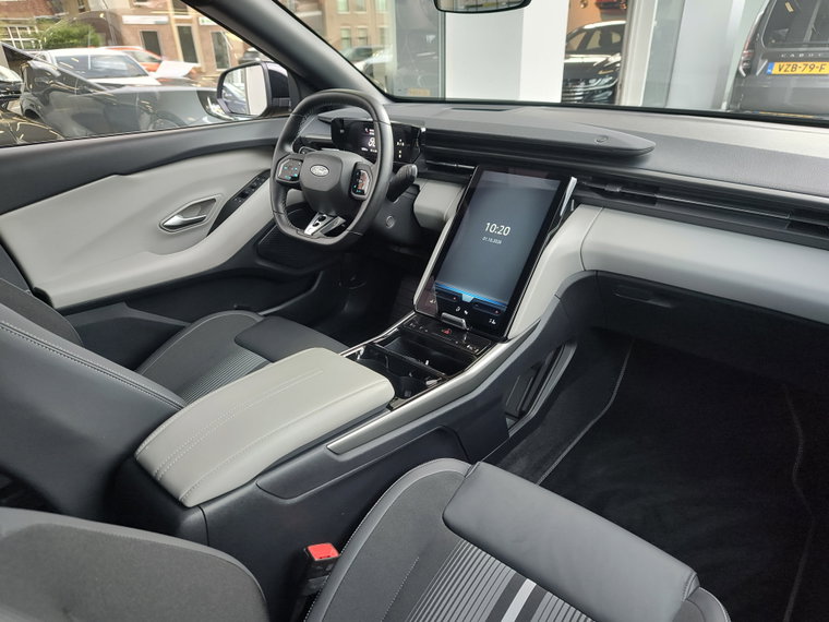 Vehicle Image 9