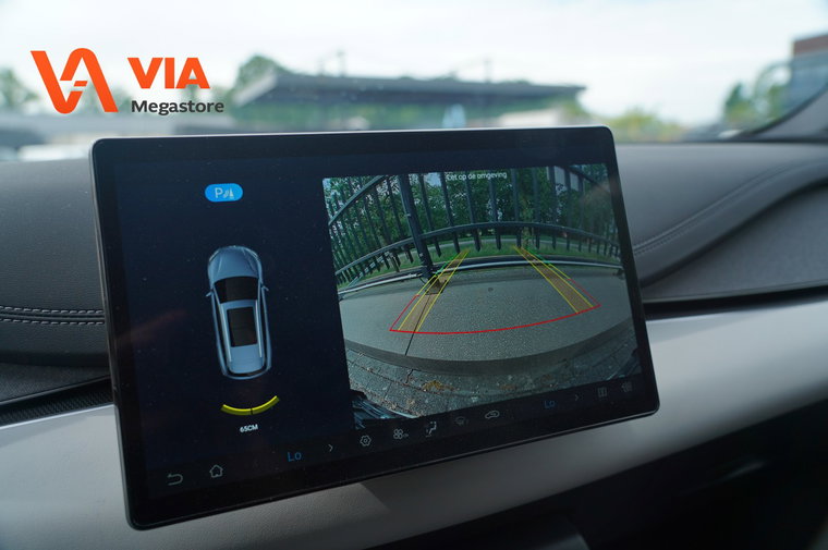 Vehicle Image 6