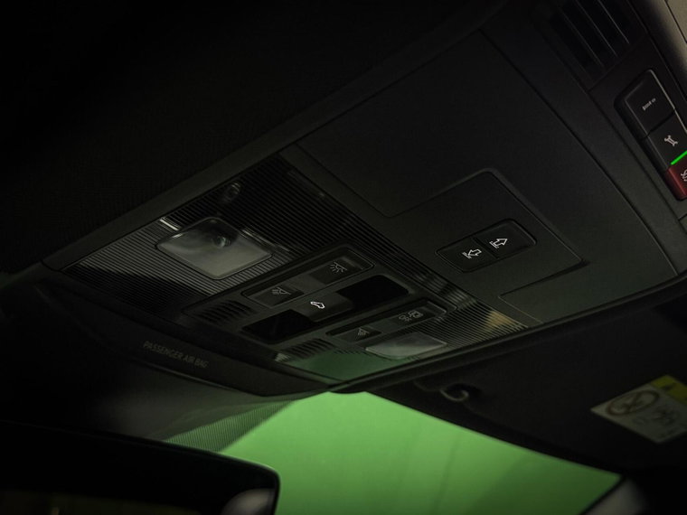 Vehicle Image 32