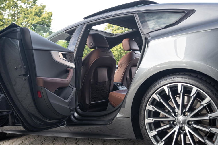 Vehicle Image 38